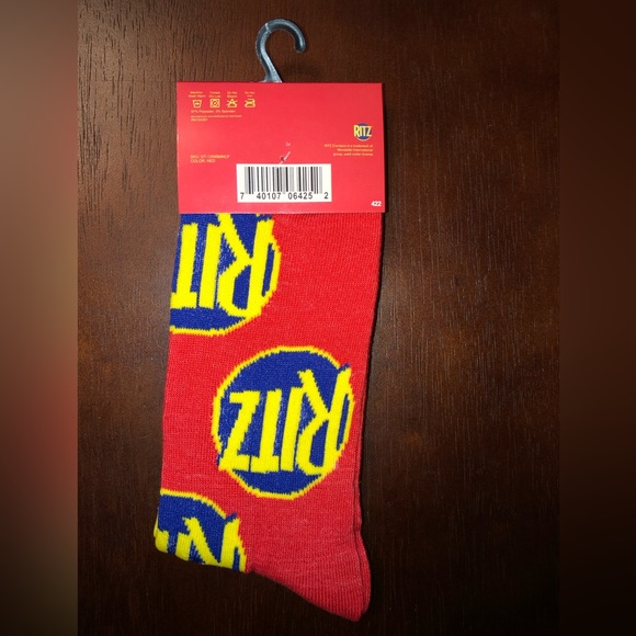 RITZ CRACKER NOVELTY CREW SOCKS NWT MEN’S SHOE SIZE 6-12 - Picture 2 of 2